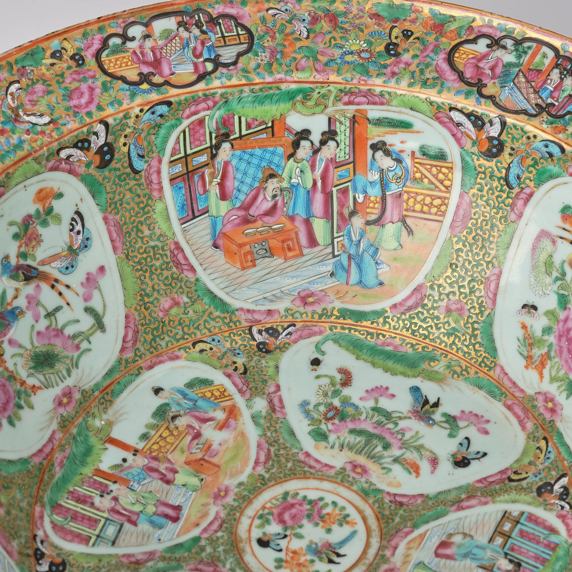A large famille rose Canton basin, Qing dynasty, 19th Century.