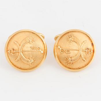 A pair of 18K gold cufflinks.