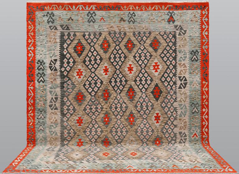 A Kilim carpet, ca 292 x 261 cm.