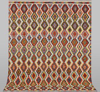Matta, Kelim, ca 342 x 263 cm.
