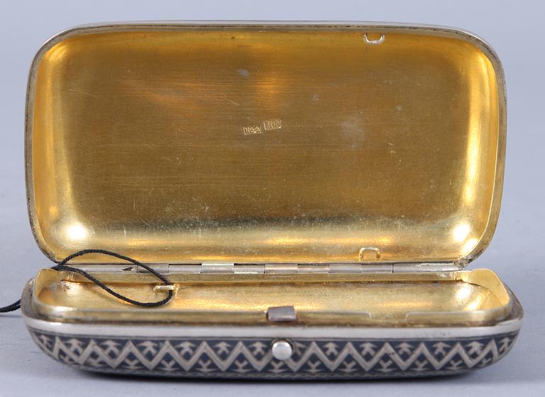 DOSA, silver, Ryssland. Otydliga årstämplar. 145 gram.