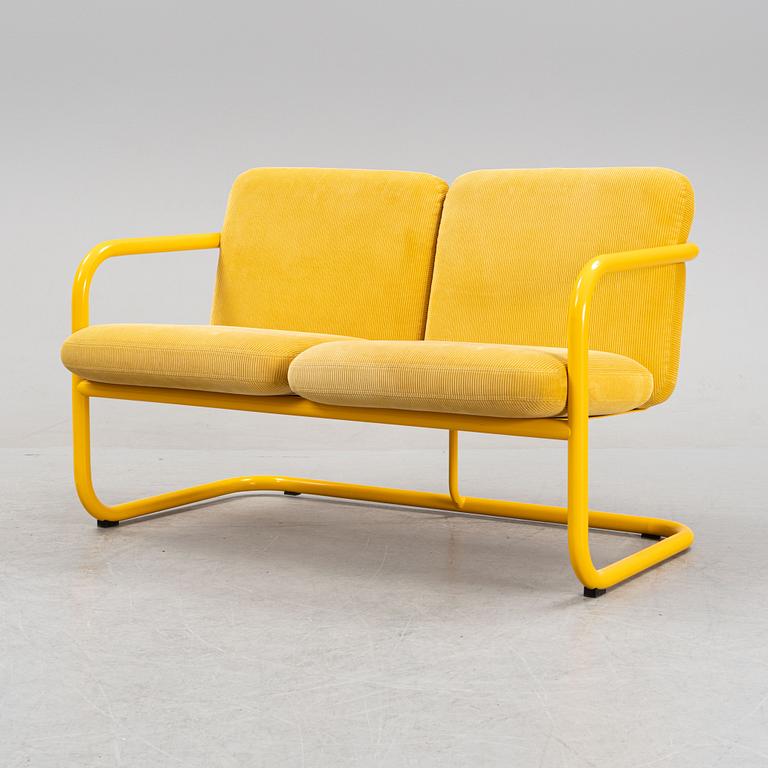 Börge Lindau & Bo Lindekrantz, a model 'S70-5' tubular steel sofa, Lammhults, designed in 1968.