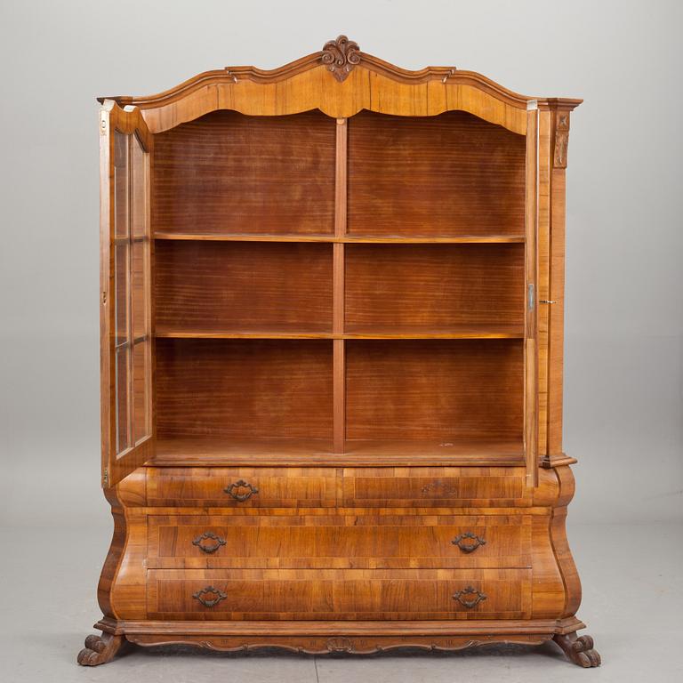 SALSSKÅP, senbarockstil, 1900-talets början.