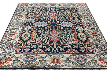 Matta, orientalisk med sk. Mamlukdesign, ca. 308 x 250 cm.