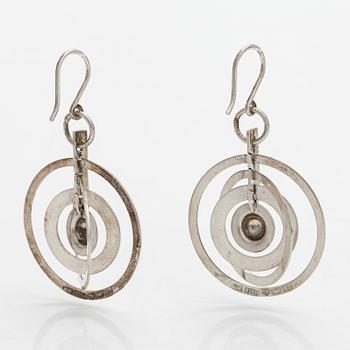 Tapio Wirkkala, Korvakorupari "Hopeakuu", sterlinghopeaa. Westerback, Helsinki 1972.