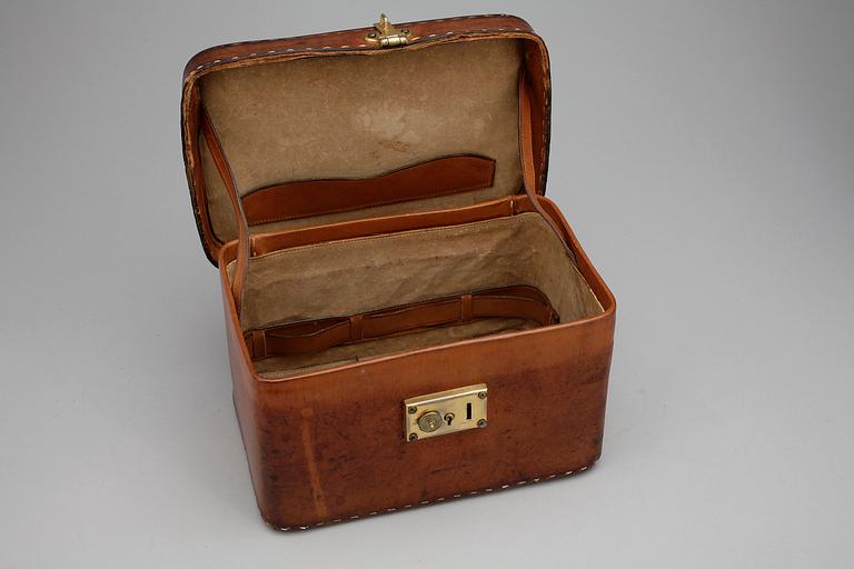 RIDSTÖVLAR OCH VÄSKA, läder.