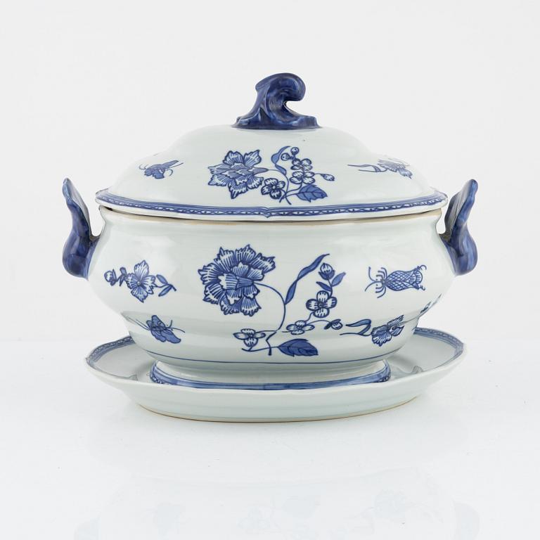 Terrin med lock och fat, porslin, "Nejlika", IKEAs 1700-talsserie, 1990-tal.