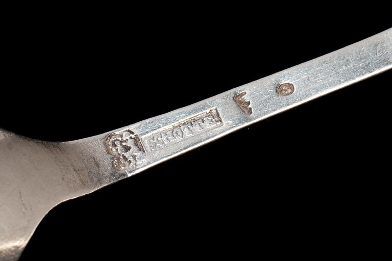 SKED med hjärtknopp, silver. Jacob Schotte, Vadstena 1743. Vikt c:a 29 g.