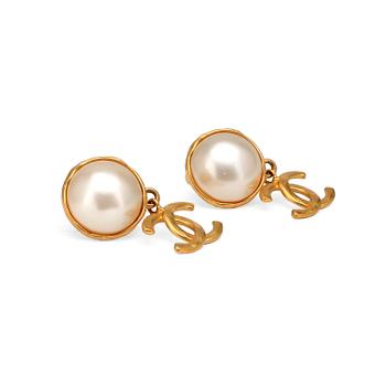 335. CHANEL, a pair of earclips.