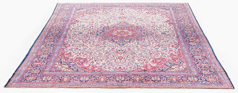 An antique silk Kashan carpet, c. 378 x 259 cm.