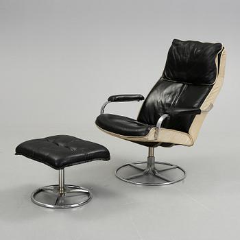 SNURRFÅTÖLJ MED FOTPALL, 1960-70-tal.