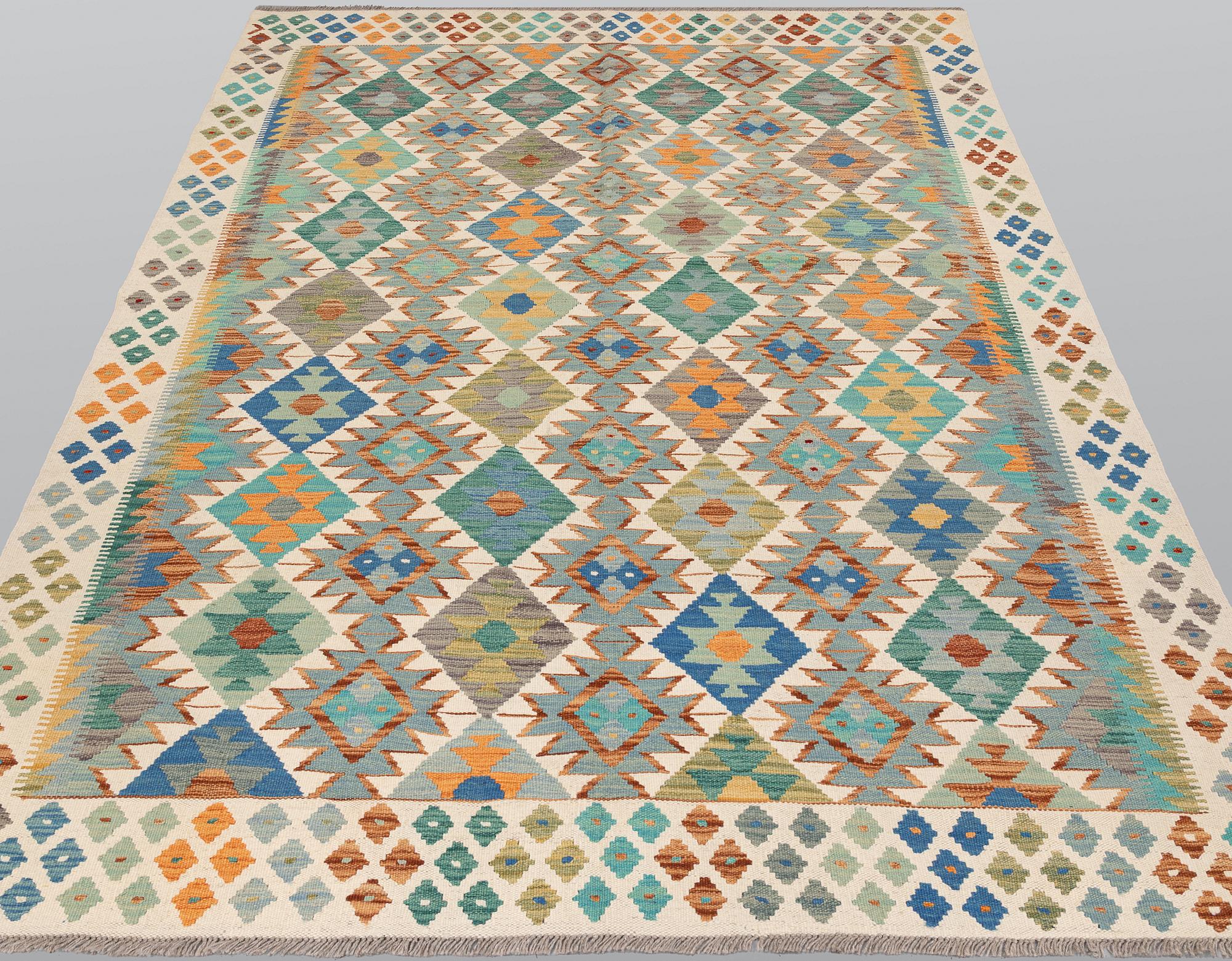 A Kilim rug, approx. 259 x 172 cm.