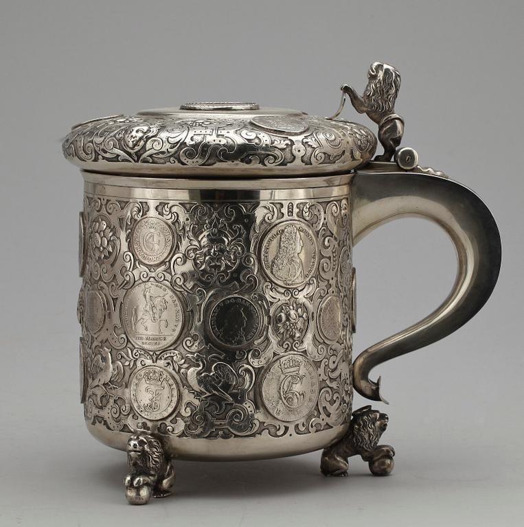 DRYCKESKANNA, silver, Danmark 1800-tal. Barock-stil. Fantasistämplar. Vikt ca 1933 gram.