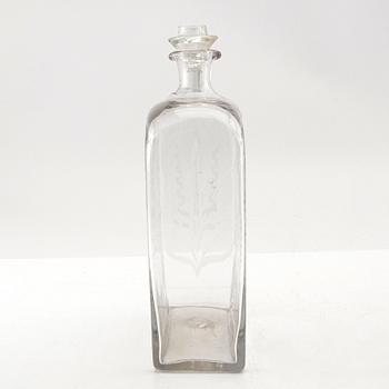 Brännvinsflaska, glas. Daterad Broby 1856.