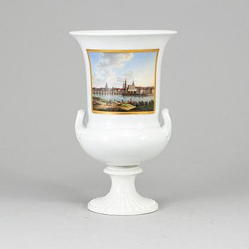 A Meissen porcelain urn from the 20th century.