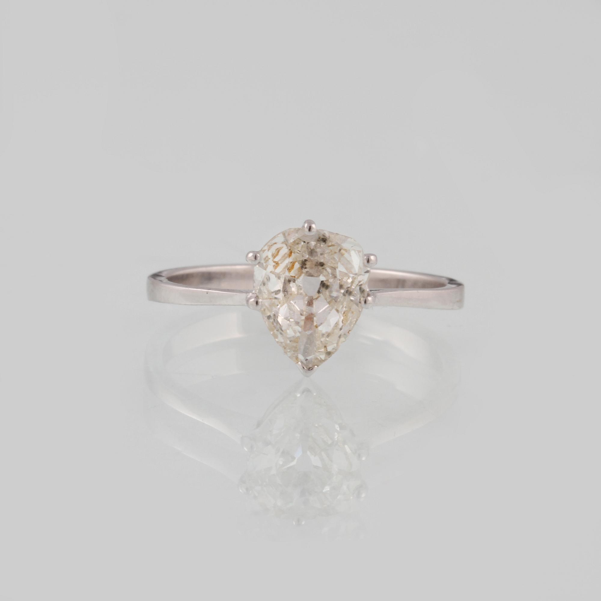 RING, 18K vitguld med droppslipad diamant, ca 1.20 ct. Vikt 2,1 gram.