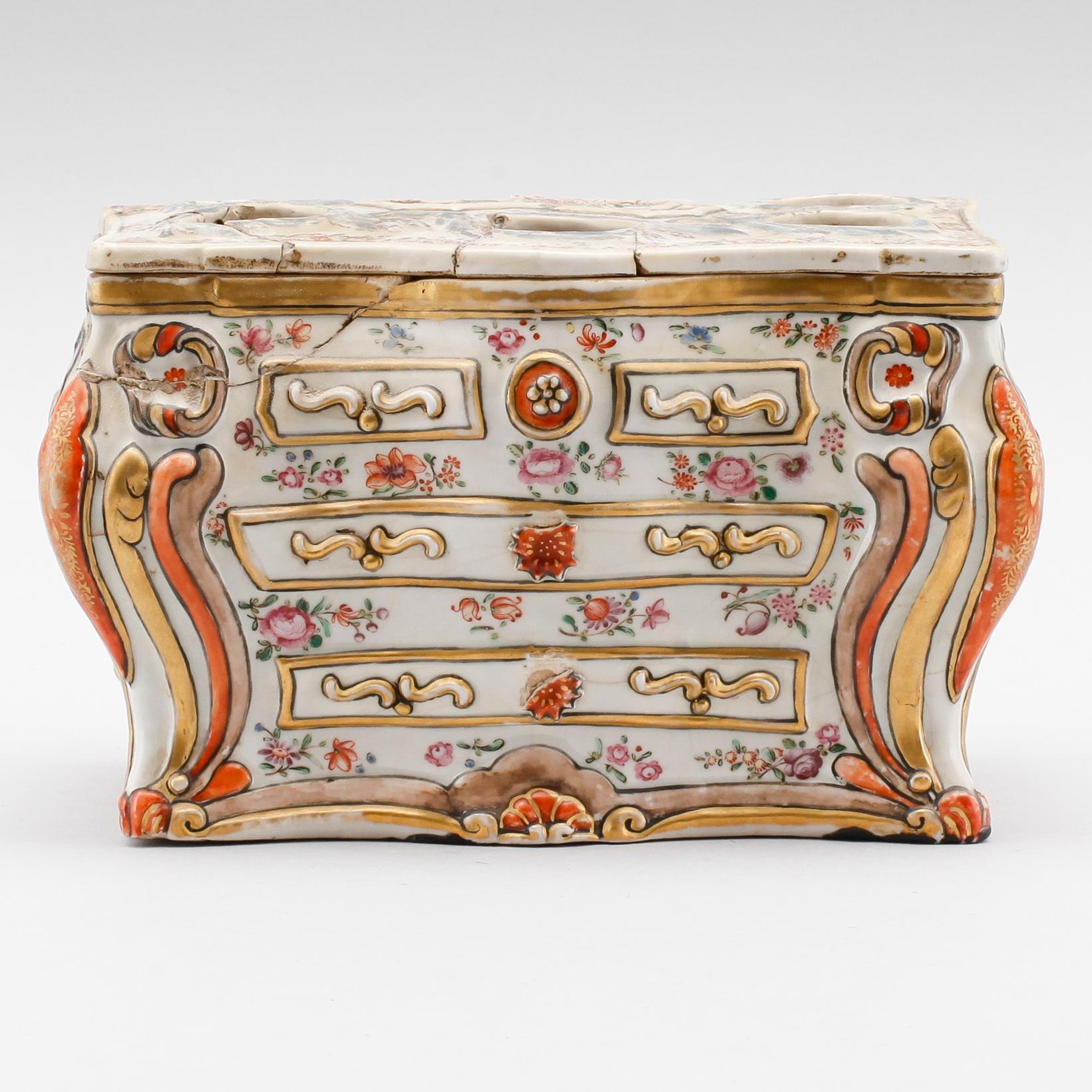TULPANVAS, porslin, Kina, Qianlong 1736-1795.