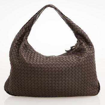 BOTTEGA VENETA, a dark brown leather 'Veneta' bag.