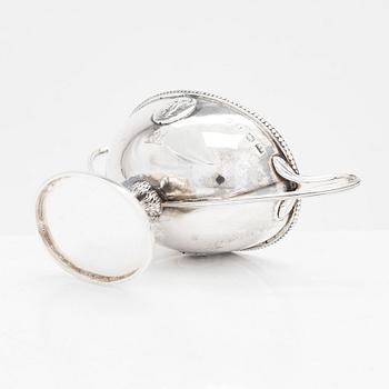 A Georg III sterling silver salt cellar, maker's mark of Andrew Fogelberg, London 1778.