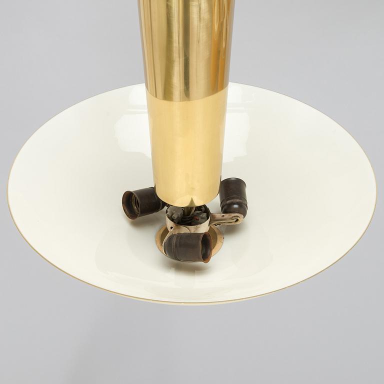 Paavo Tynell, taklampa, modell 9045 Idman 1900-talets mitt.