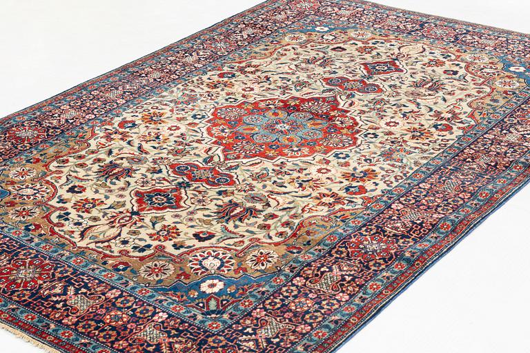 A rug, semi-antique, Teheran, part silk, 204 x 132 cm.
