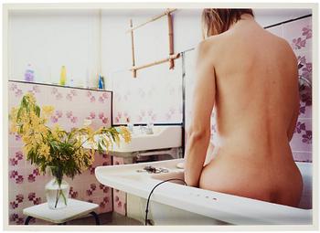 Elina Brotherus, "Salle de bain au mimosa", 2004.