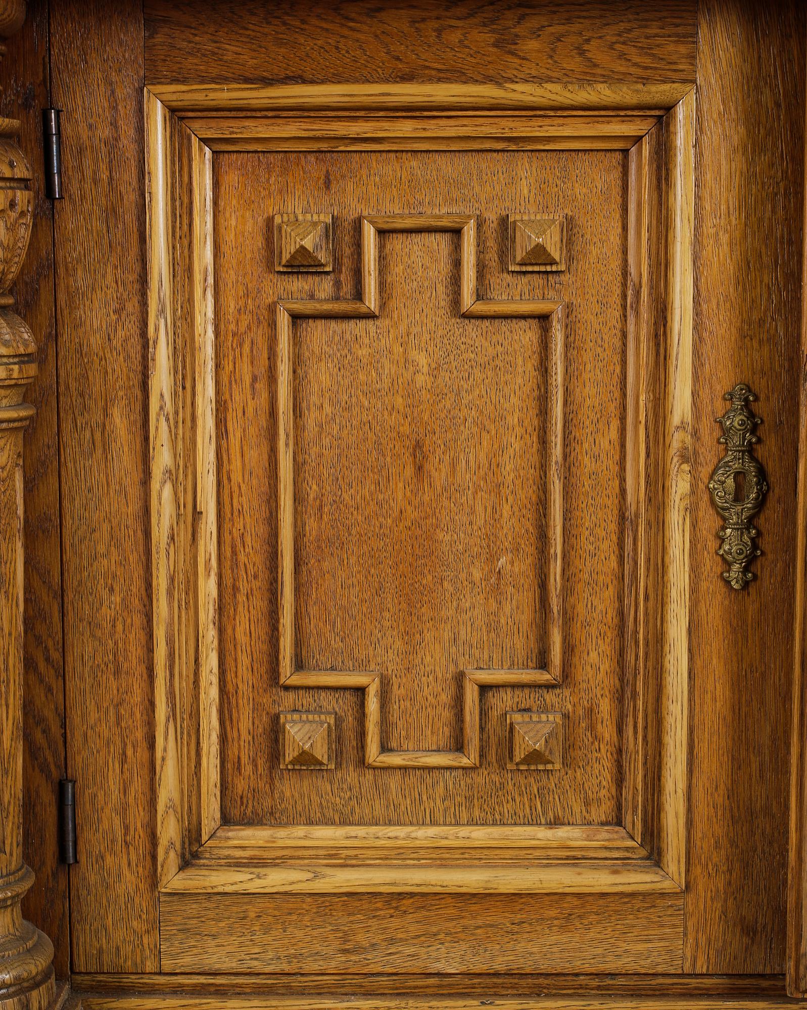 BOKSKÅP, nyrenässans, 1800-talets slut.