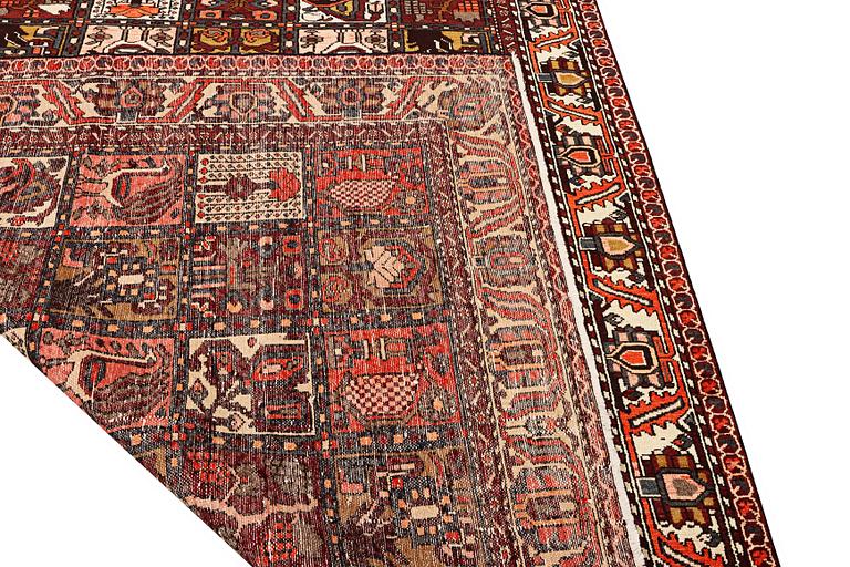 A Bakhtiari carpet, c. 307 x 210 cm.