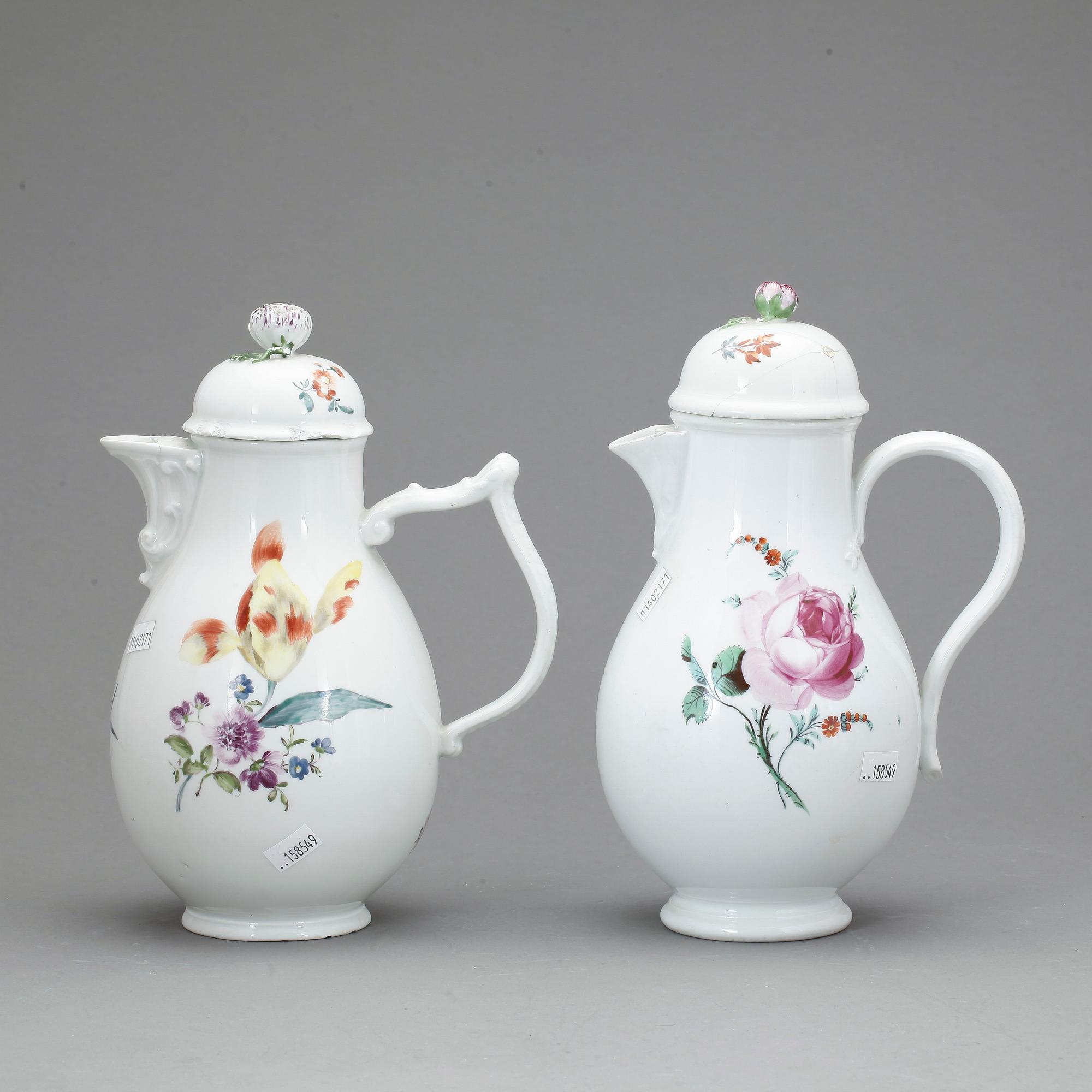 KAFFEKANNOR, 2 st, porslin, Meissen, 1800-tal.
