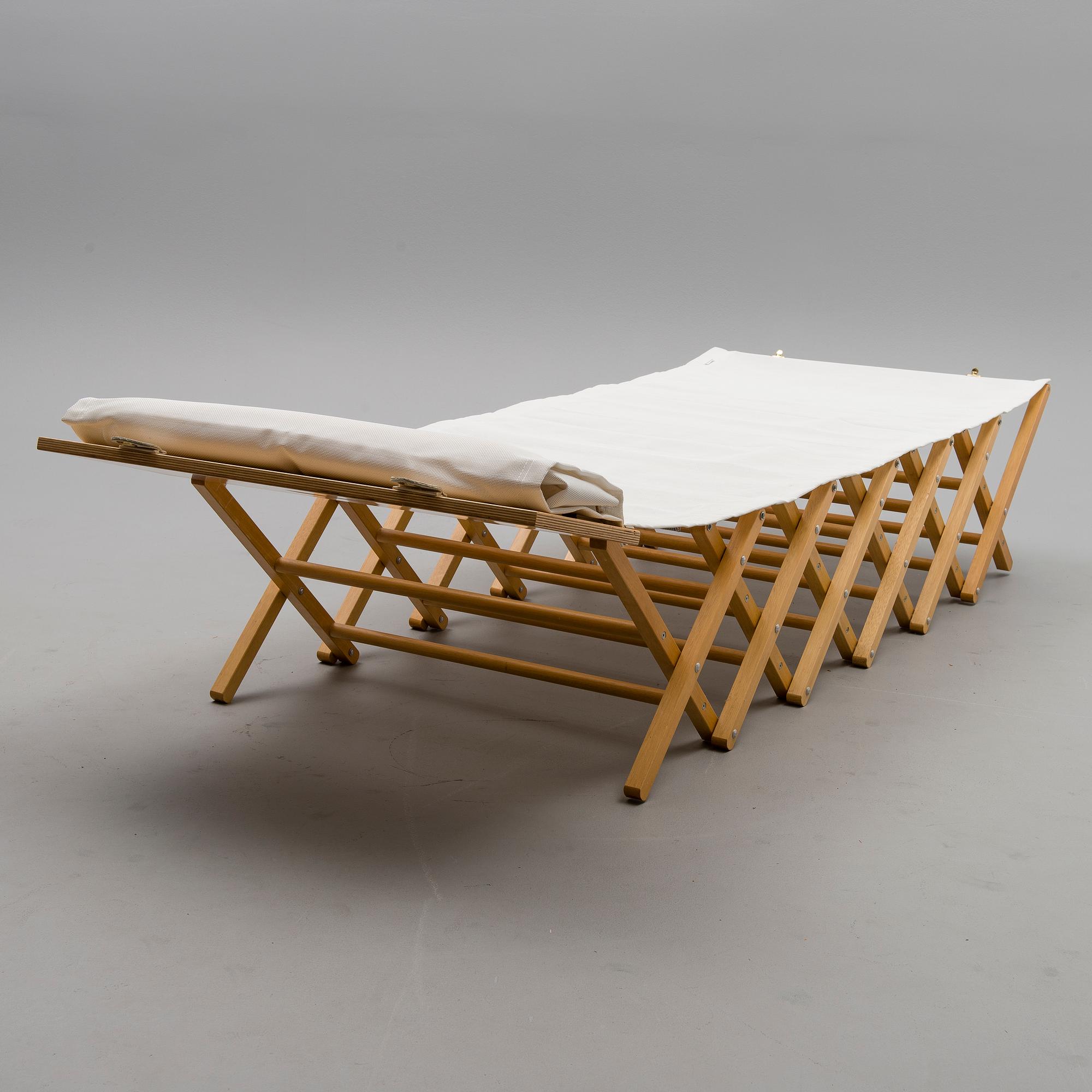 SUN LOUNGER / GUEST BED, 2 PCS, "Bauletto" by Piero De Longhi, Art&Form, Italy.