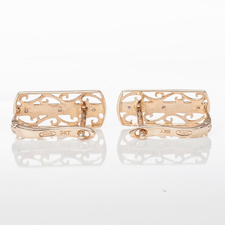 ÖRHÄNGEN, 14K guld, 6 små diamanter 0,03 ct. Vikt 2,0 g.