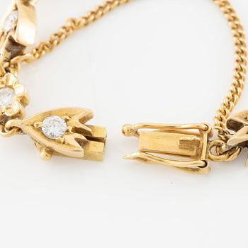 Bracelet 18K gold with round brilliant-cut diamonds.