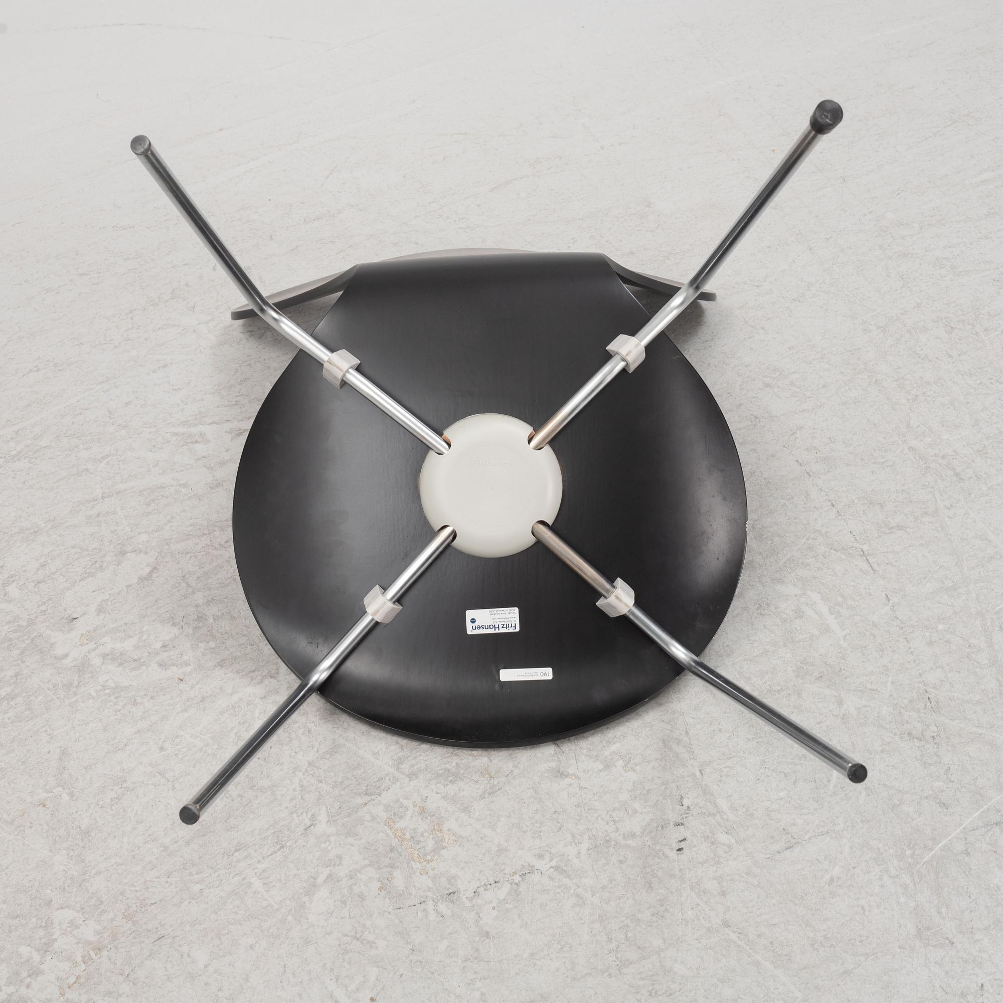 Arne Jacobsen, stolar sex st. "Sjuan", Fritz Hansen, Danmark, daterade 2003.