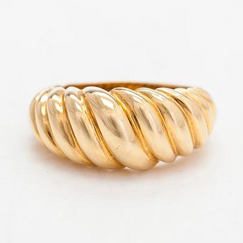 Cartier, an 18K gold ring.