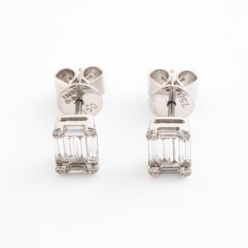 Örhängen med baguetteslipade  diamanter.