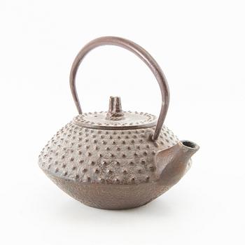 Teapot Japan 20th century iron.