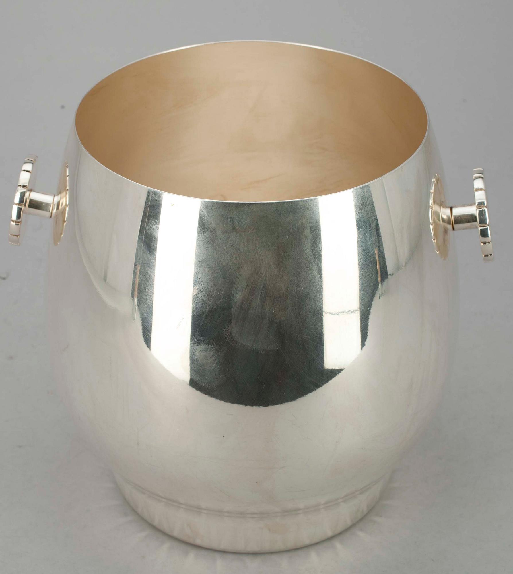 CHAMPAGNEKYLARE, nysliver, numr 375/2000 samt CHAMPAGNEGLAS, 12 st "Marianne" Sigvard Bernadotte.