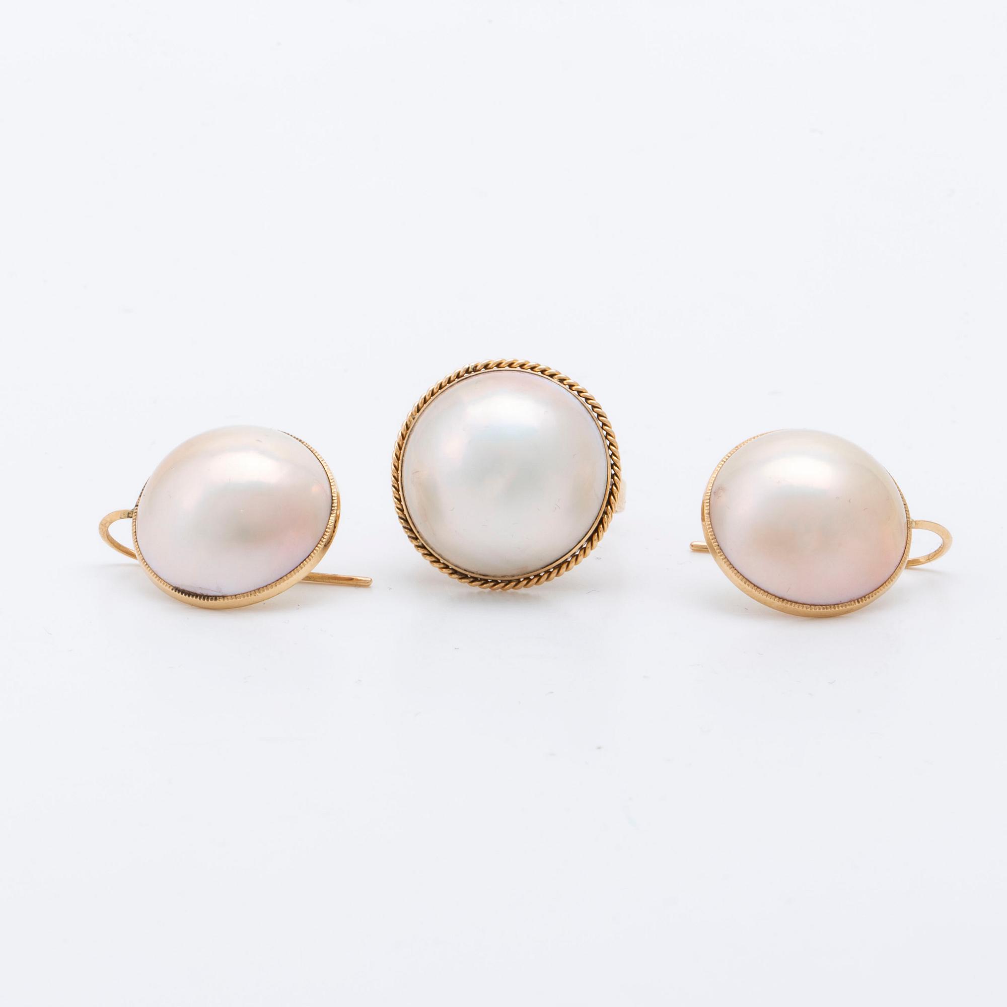 Ring and earrings 18K gold with mabé pearls approx 20 mm, ring size approx 52.
