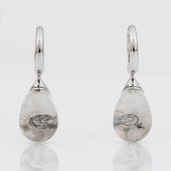 ÖRHÄNGEN, Salvini, Italy, 18K vitguld med en droppformad quartz framför en diamant ca 0.02ct.