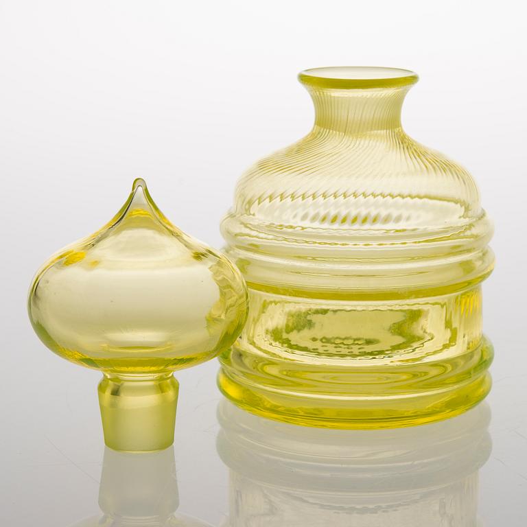 A glass decanter "Sulttaani",  Riihimäen Lasi, Finland, 1966-1969.