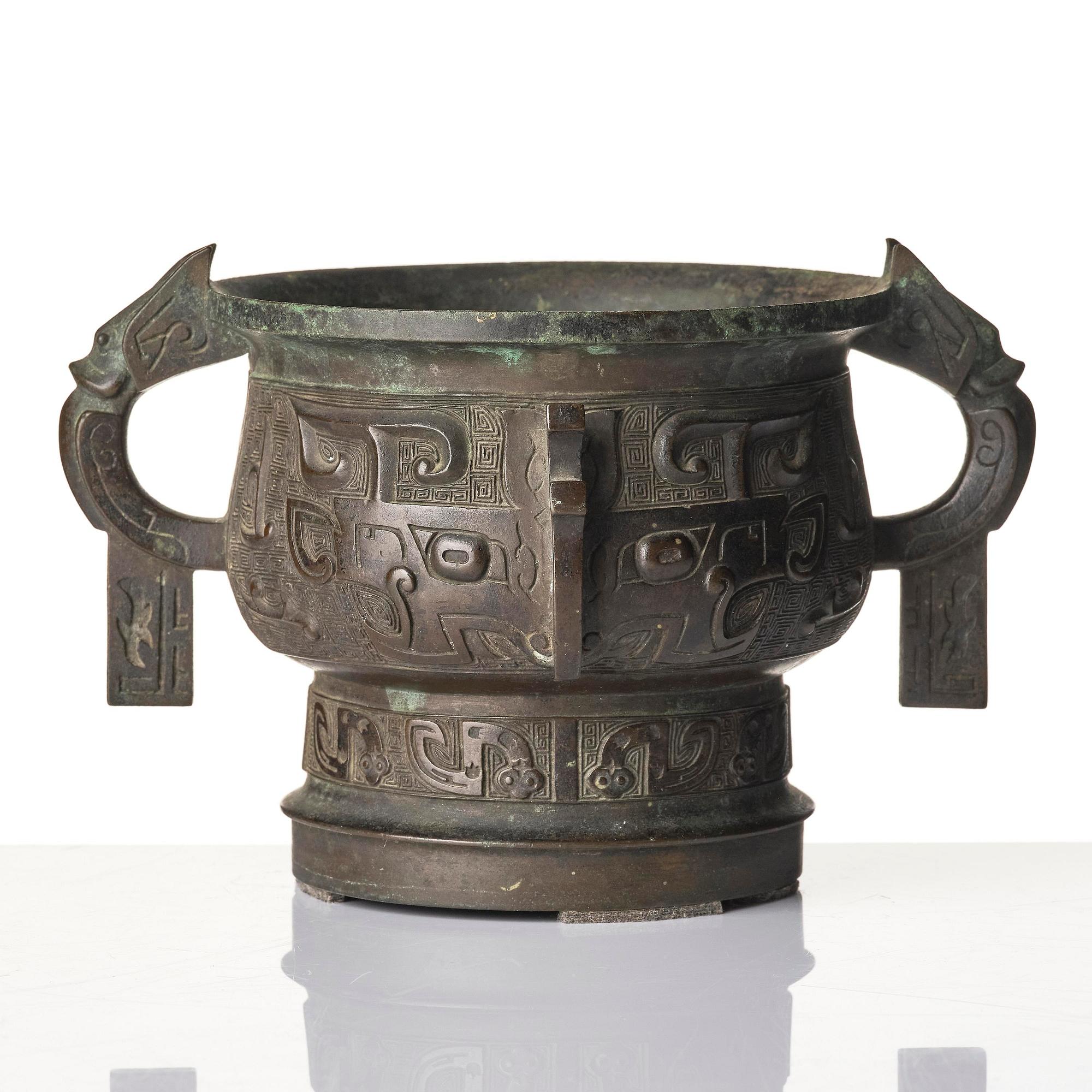 Rökelsekar, brons. Qingdynastin, 1700-/1800-tal.
