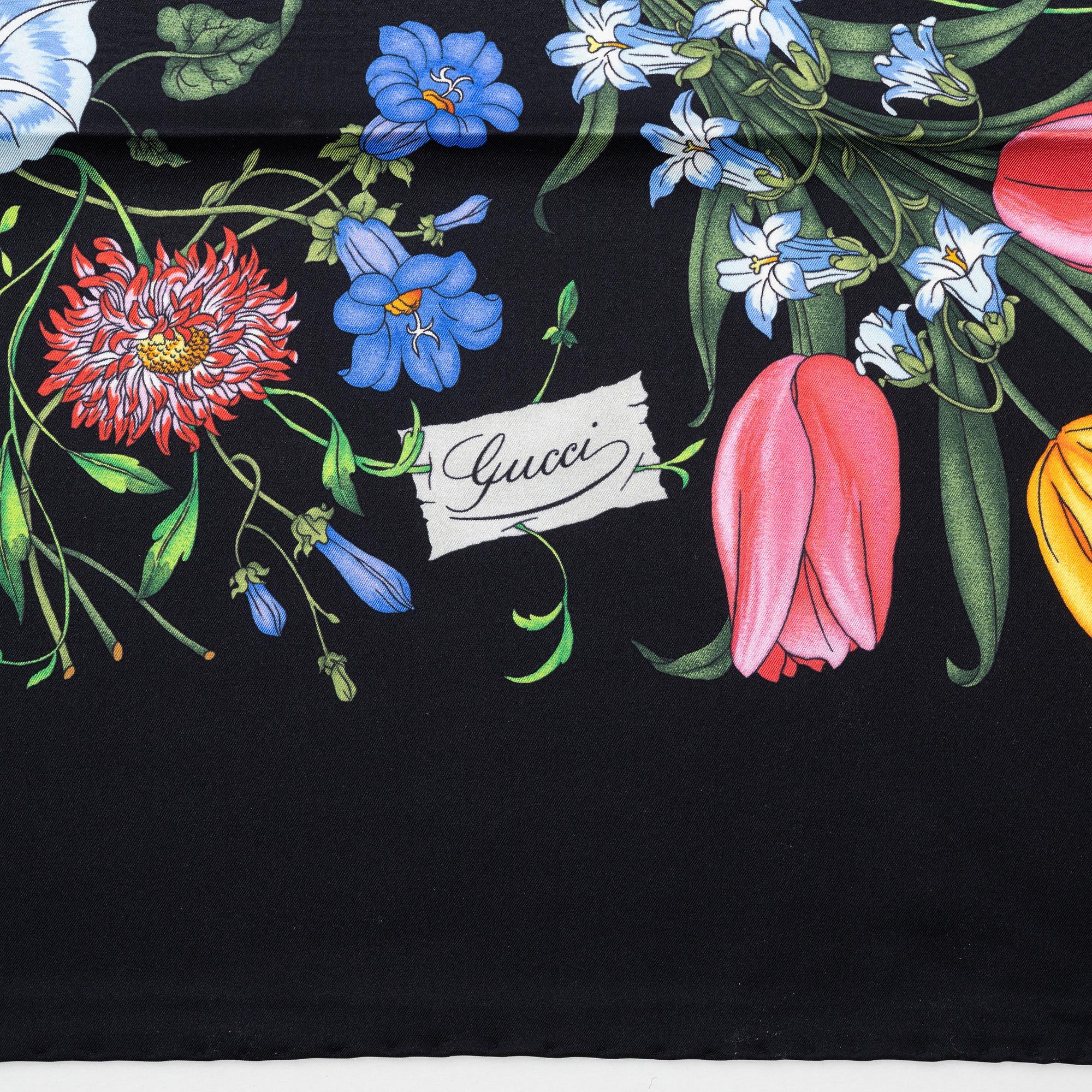 Gucci, scarf, "Flora".