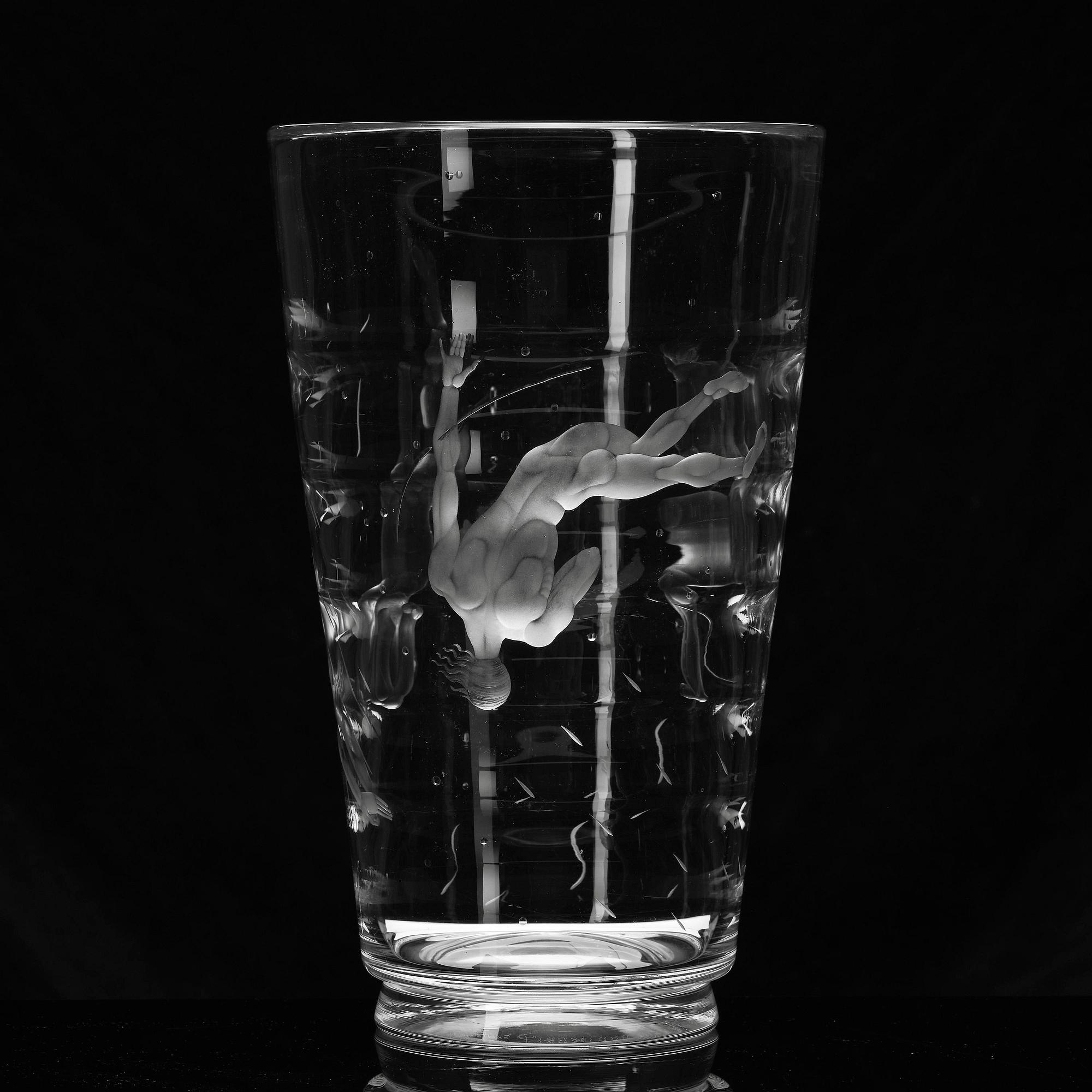 Vicke Lindstrand, a "Pärlfiskare" (Pearl Fisher) engraved glass vase, model 1115, Orrefors, Sweden, 1936.