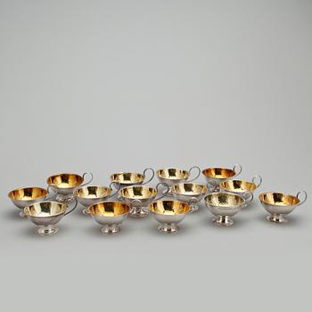 PUNCHMUGGAR, 12 st, silver, bla. Arkala Johanna Gottschalk, Stockholm 1970. Total vikt ca 473 gram.