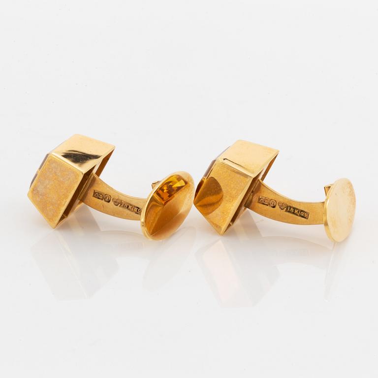 18K gold and synthetic yellow sapphire cufflinks.