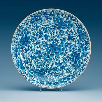 1892. A blue and white dish, Qing dynasty, Kangxi (1662-1722).