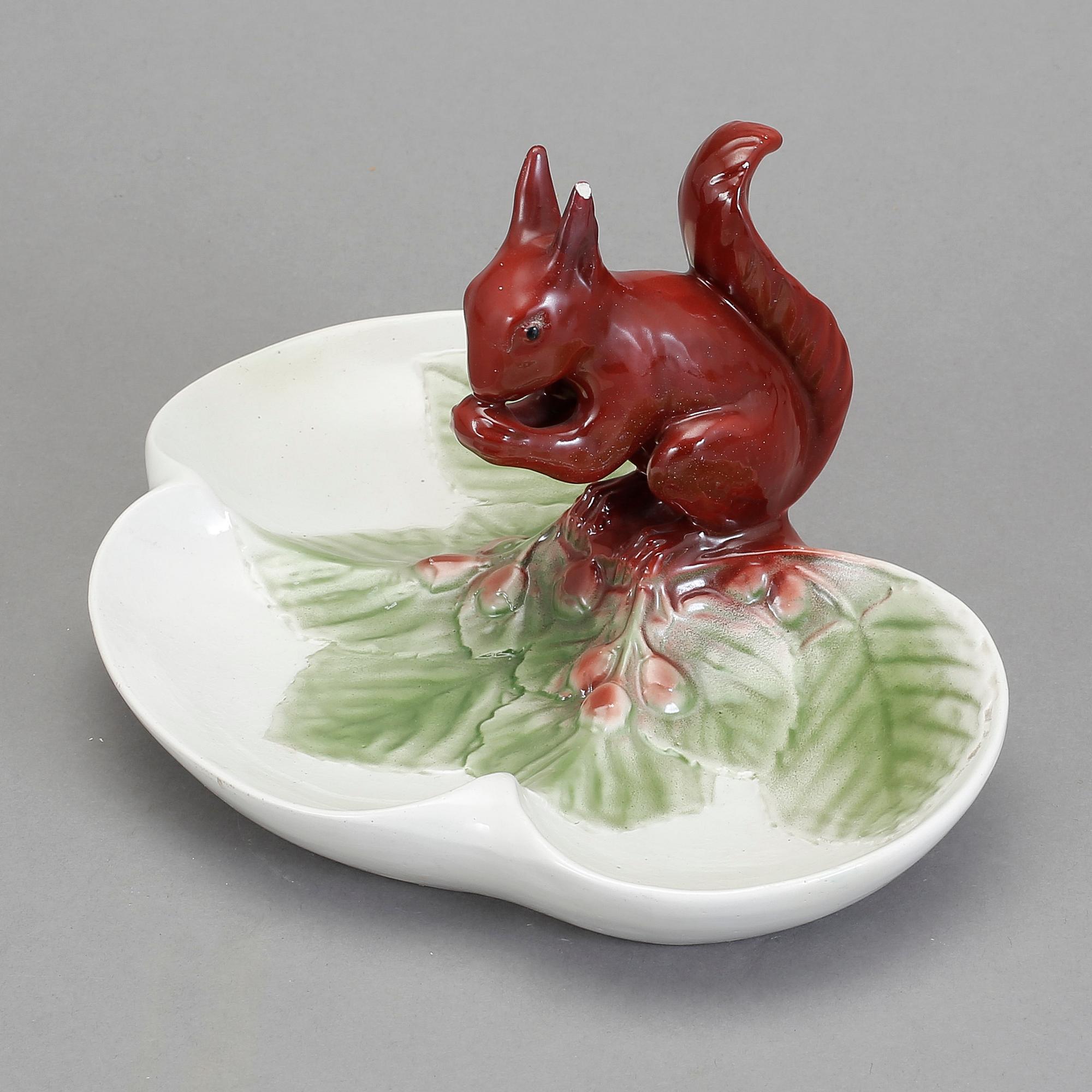 NÖTSKÅL, flintgods. Gustavsberg 1936.