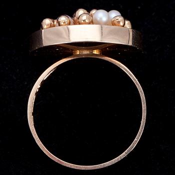 RING 14K guld, pärlor. Auran Kultaseppä, Åbo, Finland 1967.