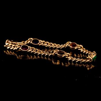 ARMBAND, 18K guld, safirer, rubiner, smaragd. 1988. Vikt ca 22,9 g.