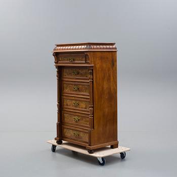 HERRBYRÅ, nyrenässans, 1800-talets slut.